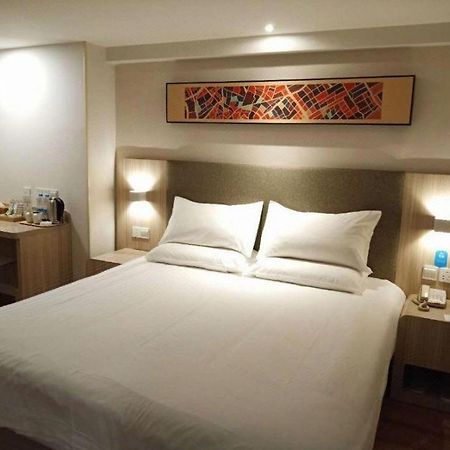 Hanting Hotel Guangzhou Sanyuanli Metro Station Экстерьер фото